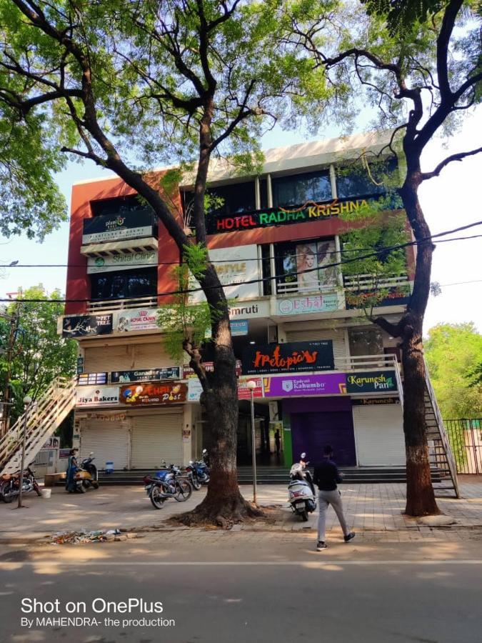 Hotel Radha Krishna Ананд Экстерьер фото