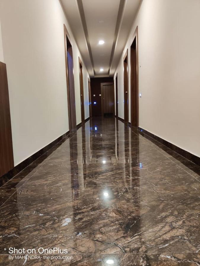 Hotel Radha Krishna Ананд Экстерьер фото